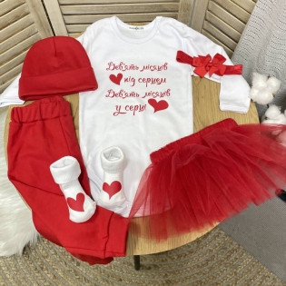 Боді з милим написом " 9 місяців під сердцем, 9 місяців у серці" Боді з милим написом " 9 місяців під сердцем, 9 місяців у серці"