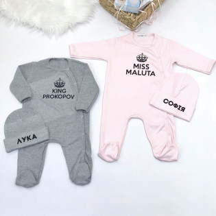 Чоловічок-сліп із прізвищем "MISS" новонародженій дівчинці