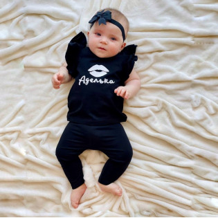 Футболка дівчинка з крильцями з ім'ям і поцілунком