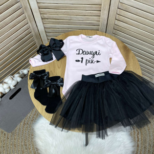 Боді з іменем "1 рік" зі стрілочкою