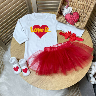 Боді-комплект для дівчинки з написом "LOVE is"