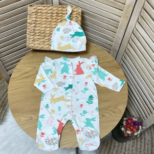 Комплект новонародженій дівчинці з принтом великодніми зайчиками