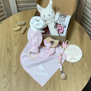 Подарунковий бокс для новонародженої дівчинки з карткою Hello world