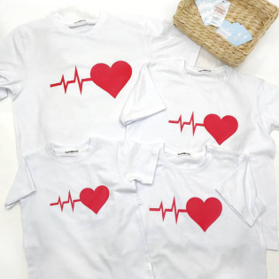 Набір сімейних футболок з серцями мама/тато/дитина
