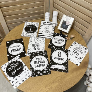 Подарунковий набір новонародженому з картками для фото чорно-білі