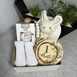 Подарунковий набір з дерев'яними картками для фото по місяцям