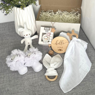 Подарунковий бокс для дівчинки з милими шкарпетками