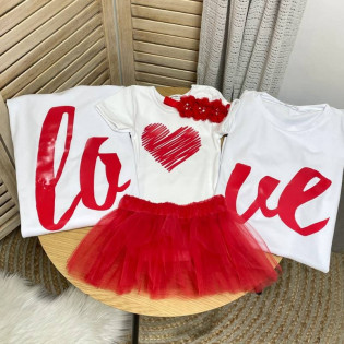 Набір сімейних футболок LOVE мама/тато/дочка